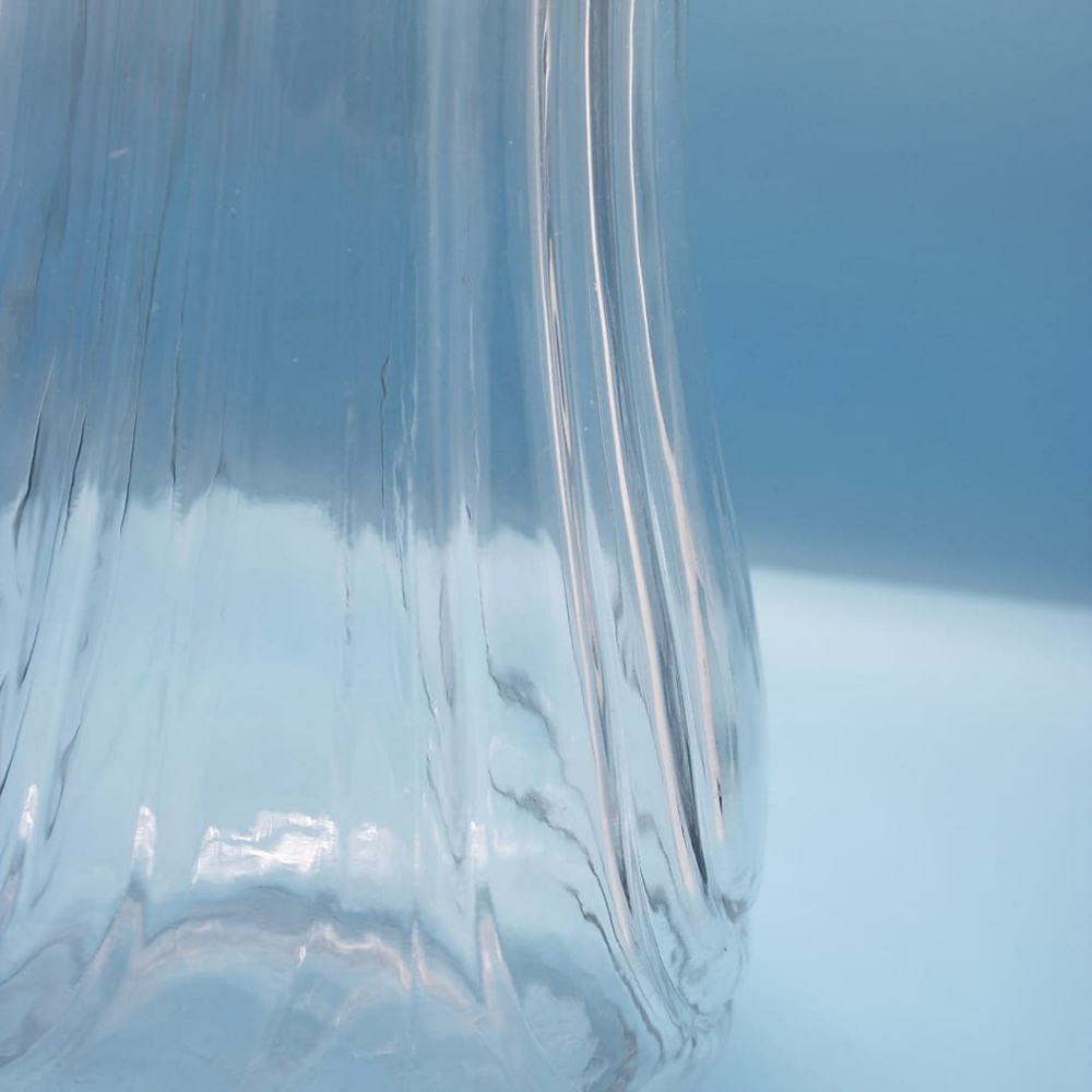 Clear Glass Vase With Embossed Ribbing - Picture 7 of 8